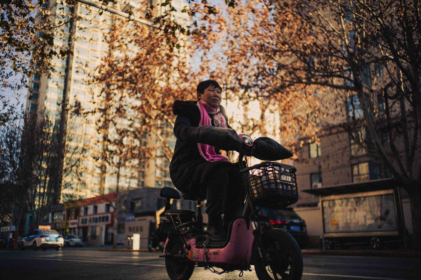 ALLRAD Lightroom presets LUTs displayed on a computer screen, showcasing vibrant color grading options for photo editing.
